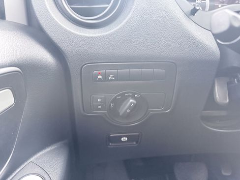 Used 2018 Mercedes-Benz Metris Passenger image 62