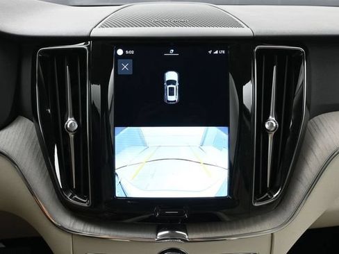 Used 2023 Volvo XC60 B5 Plus AWD/4WD image 23