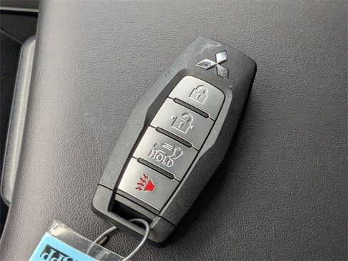 New 2025 Mitsubishi Outlander SE image 27