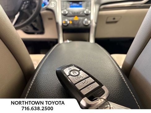 Used 2017 Ford Fusion SE image 36