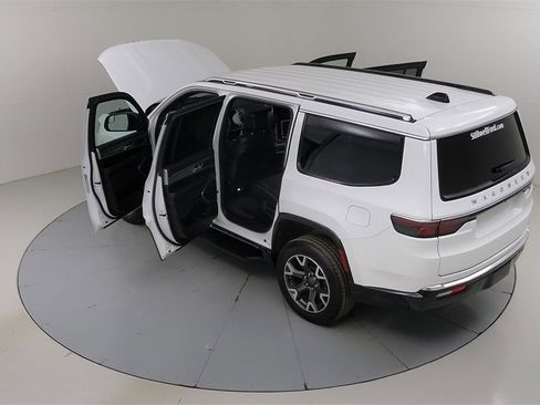 Used 2024 Jeep Wagoneer Series III image 57
