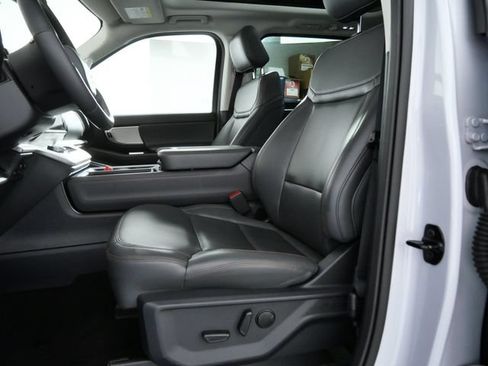 Certified 2025 Ford Expedition Active AWD/4WD image 17