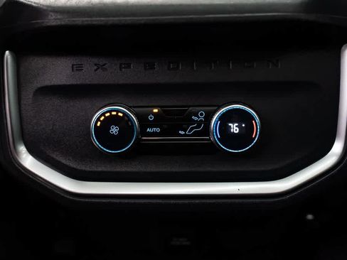 Used 2025 Ford Expedition Active AWD/4WD image 9