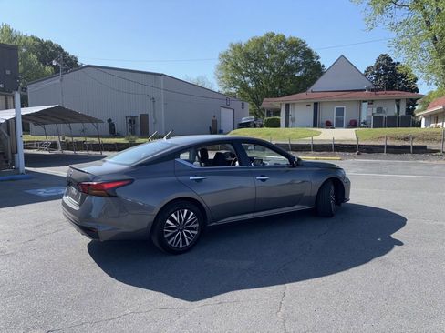 Used 2025 Nissan Altima 2.5 SV image 5