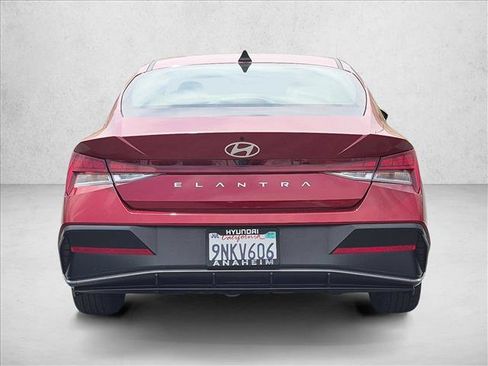 Used 2024 Hyundai Elantra SEL w/ Convenience Package FWD image 6