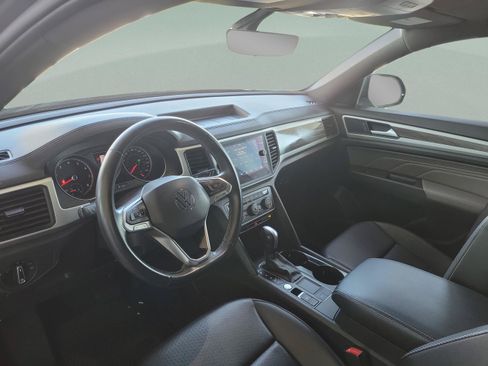 Used 2021 Volkswagen Atlas Cross Sport SE w/ Panoramic Sunroof Package FWD image 8