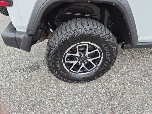Used 2025 Jeep Wrangler Unlimited Rubicon AWD/4WD image 9