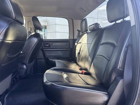 Used 2018 RAM 2500 Tradesman w/ Chrome Appearance Group image 16