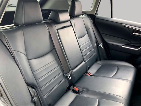 Used 2020 Toyota RAV4 XLE Premium FWD image 20