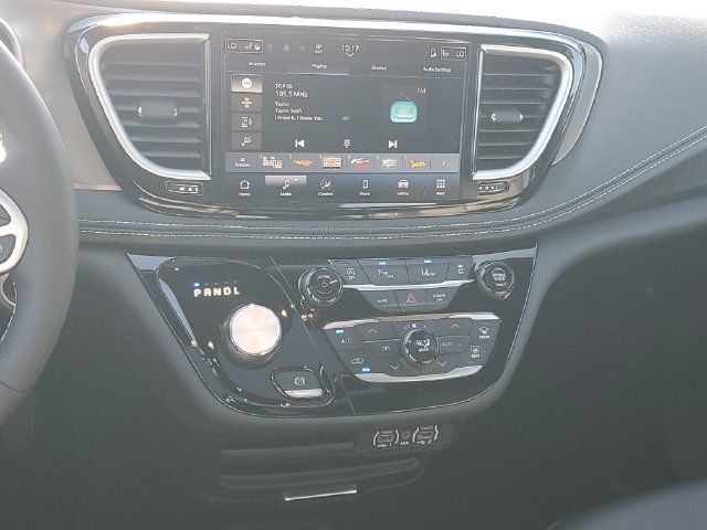 Used 2025 Chrysler Pacifica Select FWD image 14