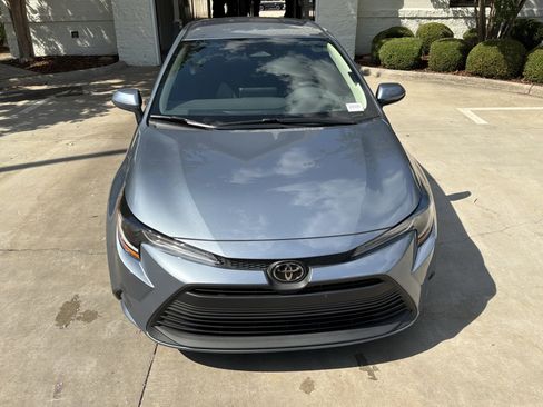 Used 2023 Toyota Corolla LE FWD image 3