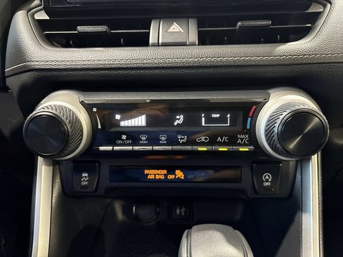 Certified 2019 Toyota RAV4 LE AWD/4WD image 19