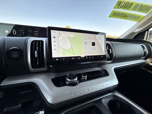 Used 2025 Ford Expedition Active image 18