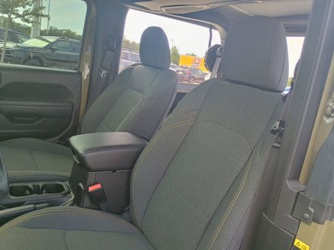 Used 2025 Jeep Wrangler Sport AWD/4WD image 13