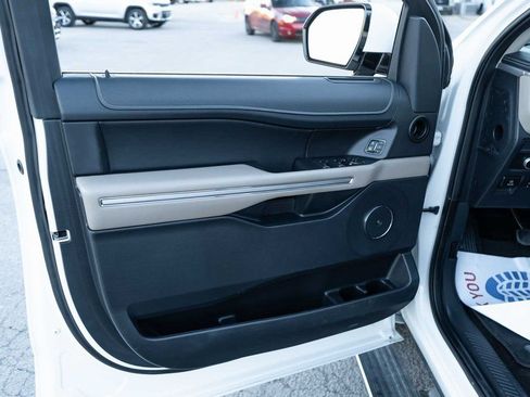 Used 2022 Ford Expedition Max Limited image 11