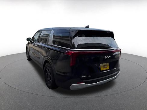 Used 2026 Kia Carnival FWD image 11