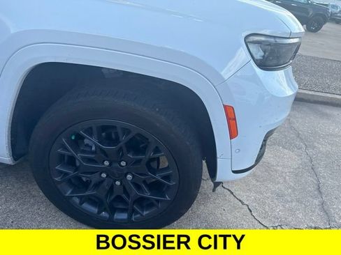 Used 2025 Jeep Grand Cherokee L Summit w/ Obsidian Package AWD/4WD image 4