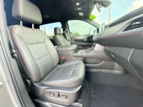 Used 2022 Chevrolet Suburban RST w/ Luxury Package AWD/4WD image 35