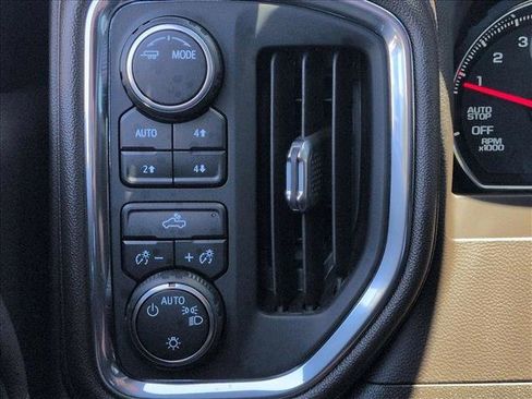 Used 2022 Chevrolet Silverado 1500 LT AWD/4WD image 9