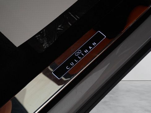 Used 2023 Rolls-Royce Cullinan Black Badge w/ Driver's Package AWD/4WD image 40