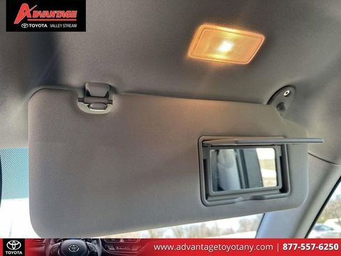 Used 2023 Toyota Highlander LE image 37