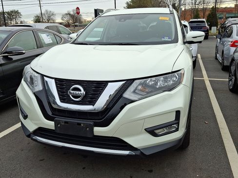 Used 2017 Nissan Rogue SL image 4