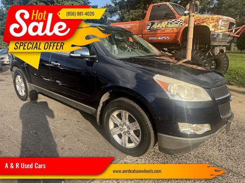 Used 2012 Chevrolet Traverse LT FWD image 1