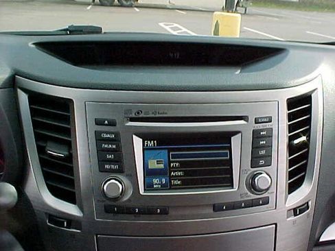 Used 2014 Subaru Legacy 2.5i Premium image 26