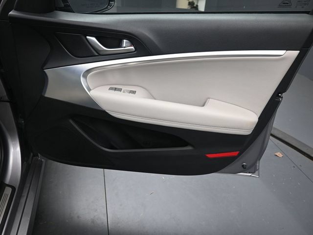 Used 2023 Genesis G70 2.0T RWD image 27