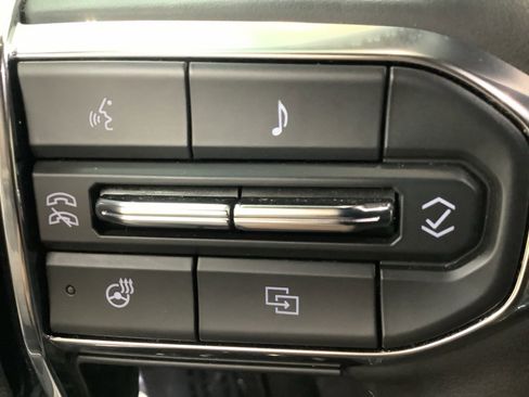 Used 2025 GMC Yukon Elevation image 19