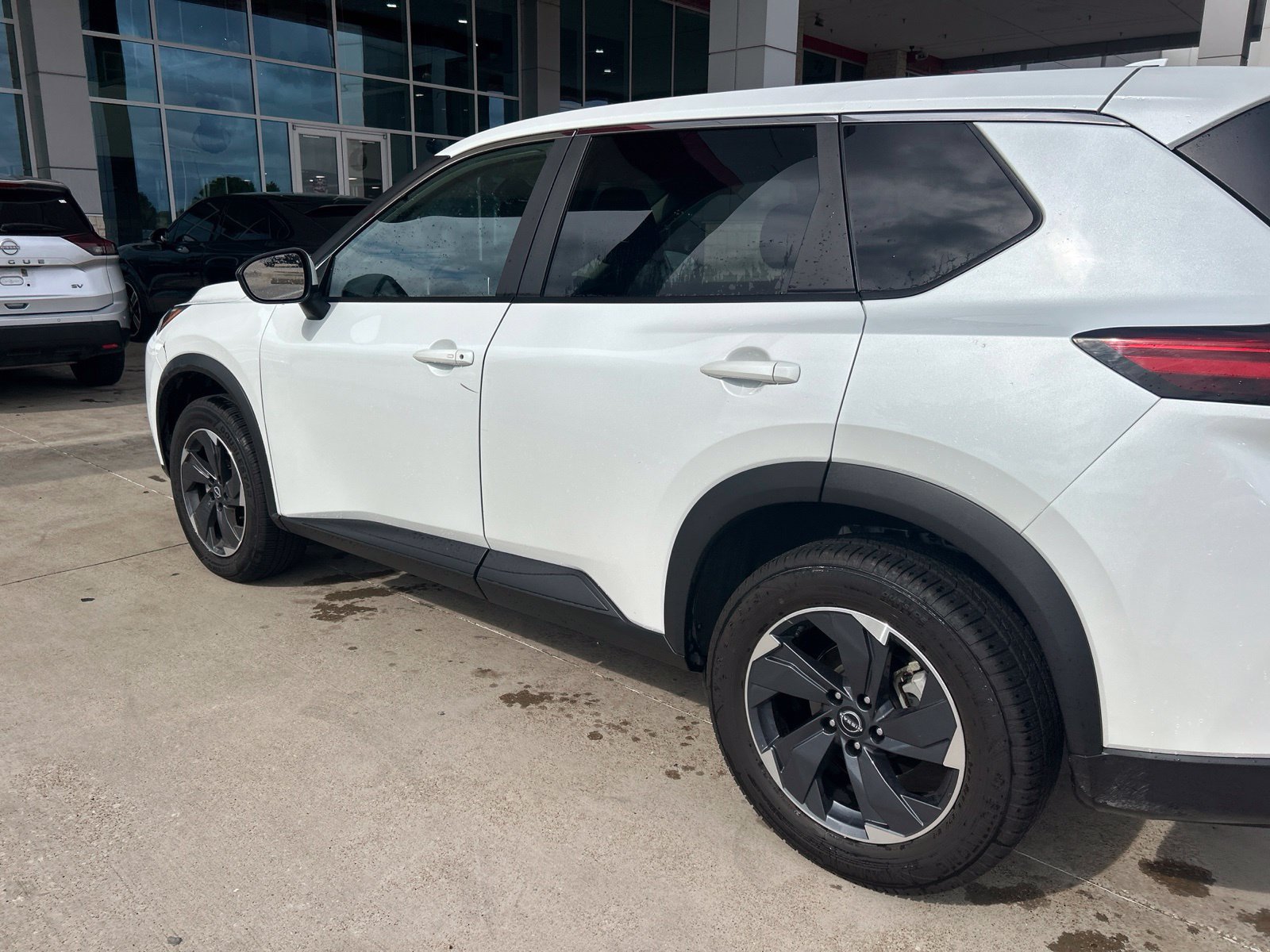 Used 2024 Nissan Rogue SV FWD image 13