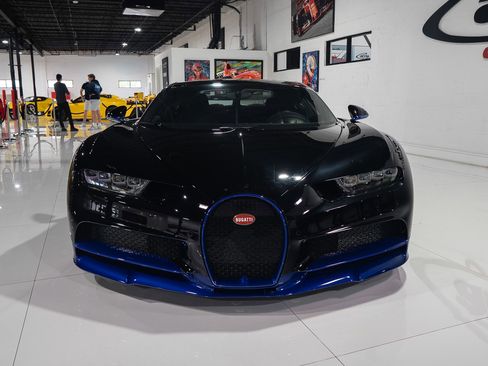 Used 2018 Bugatti Chiron image 2