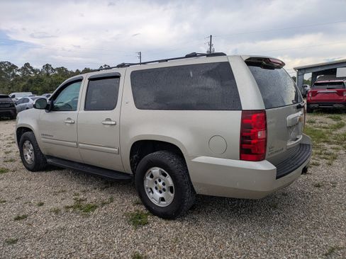 Used 2014 Chevrolet Suburban LT RWD image 6