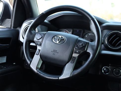 Used 2018 Toyota Tacoma TRD Off-Road image 26