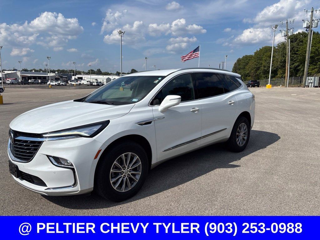 Used 2024 Buick Enclave Essence w/ Technology Package FWD image 3