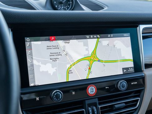 Certified 2025 Porsche Macan image 26