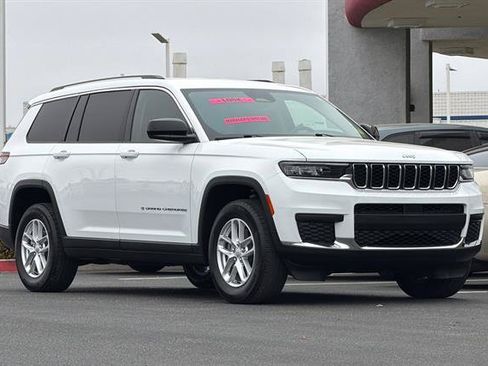 Used 2022 Jeep Grand Cherokee L Laredo w/ Luxury Tech Group I RWD image 2