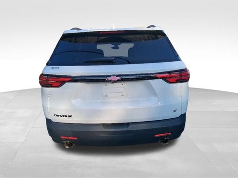 Used 2022 Chevrolet Traverse LT FWD image 3