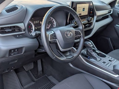 Used 2024 Toyota Highlander LE image 15