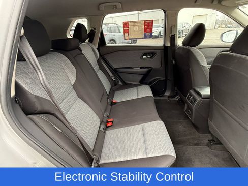 Used 2023 Nissan Rogue SV image 17