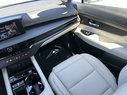 Certified 2025 Nissan Murano SV w/ Cargo Package AWD/4WD image 19
