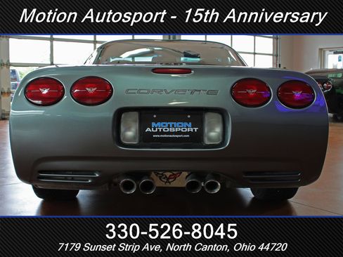 Used 2004 Chevrolet Corvette Coupe w/ Preferred Equipment Group RWD image 10