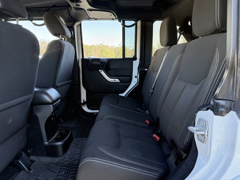 Used 2015 Jeep Wrangler Unlimited Sahara w/ Connectivity Group image 34