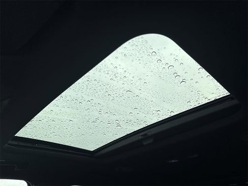 Used 2022 Buick Enclave Avenir w/ Avenir Technology Package image 28