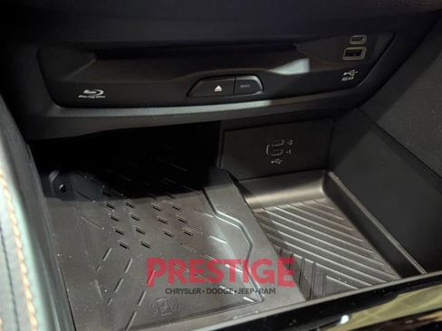 New 2026 Chrysler Pacifica Pinnacle image 21