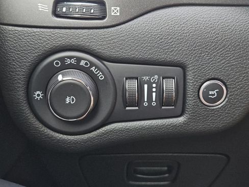 Used 2022 Jeep Cherokee Trailhawk w/ Sound & Nav Group AWD/4WD image 21