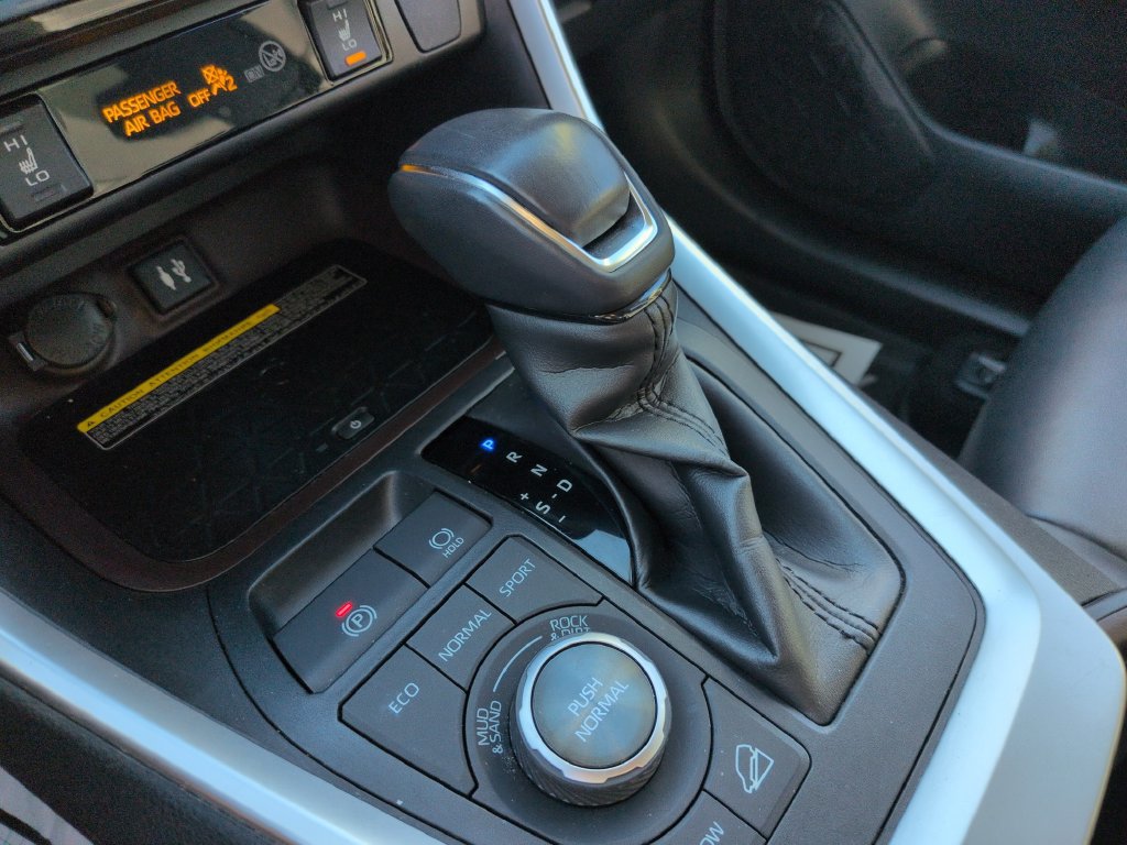 Used 2019 Toyota RAV4 Limited w/ Advanced Technology Package AWD/4WD image 24