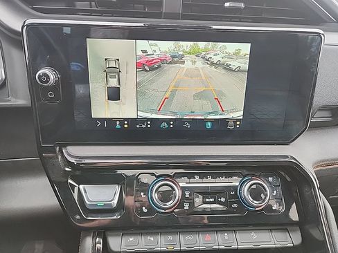 Used 2023 GMC Sierra 1500 AT4 w/ Technology Package AWD/4WD image 40