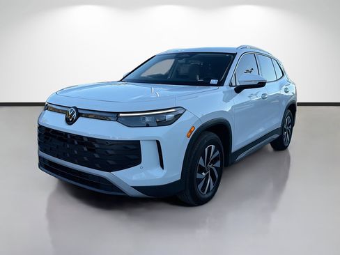 Used 2025 Volkswagen Tiguan S image 7