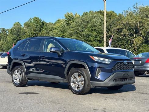 Used 2022 Toyota RAV4 XLE image 4